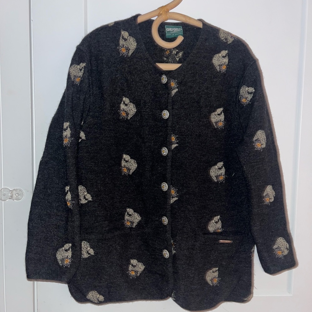 Vintage Geiger Virgin Wool sheep button down cardigan Austria 40